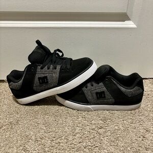 DC Shoes Men's Gray/Black Pure Skate Shoes Skateboard Sneakers Size 8.5 US
